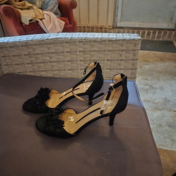 New Direction  black size 10 heels - Picture 3 of 4